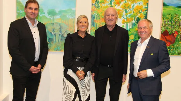 Vizebürgermeister Christian Ortauf, Edith und Walter Kohlmeier und Bürgermeister Josef Ober bei der Ausstellungseröffnung.