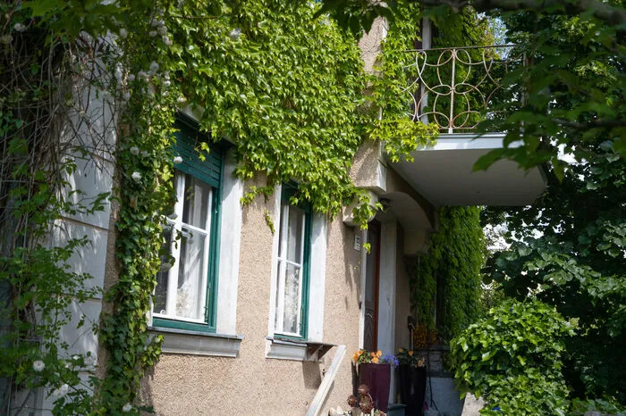 Das Haus in Passail wurde 1950 von zwei Brüdern, einem Schuster und einem Wiener Pralinenfabrikanten, erbaut.