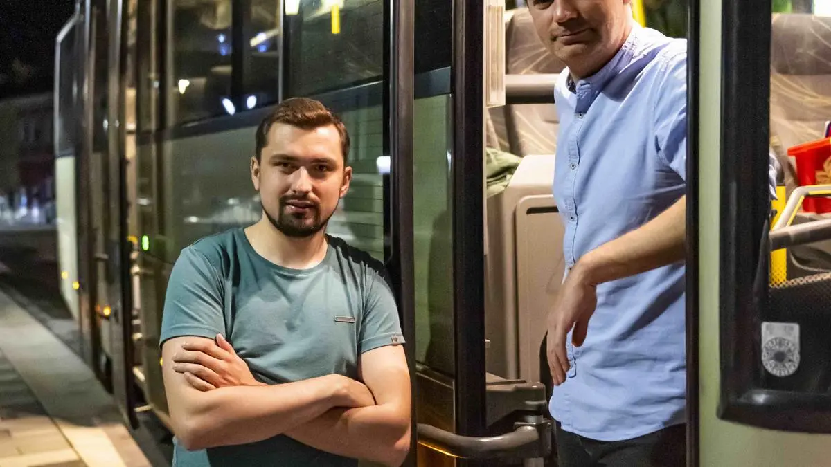 Landtagsabgeordneter Wolfgang Moitzi (rechts) und Manuel Kobald vom Nightline Vorstand 