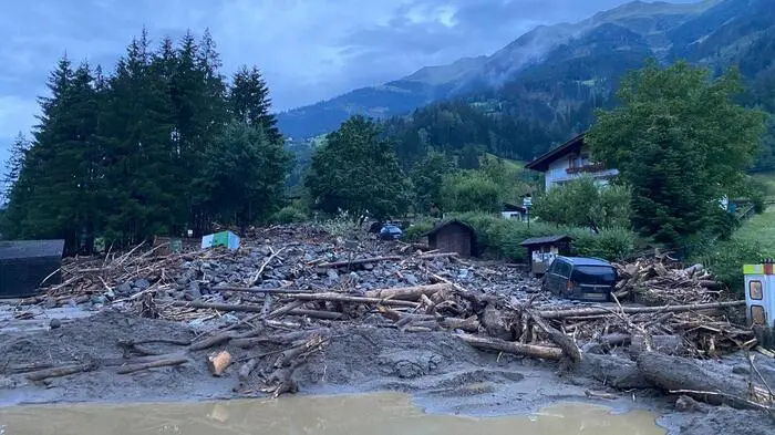 Weitere Fotos von der Mure . . .