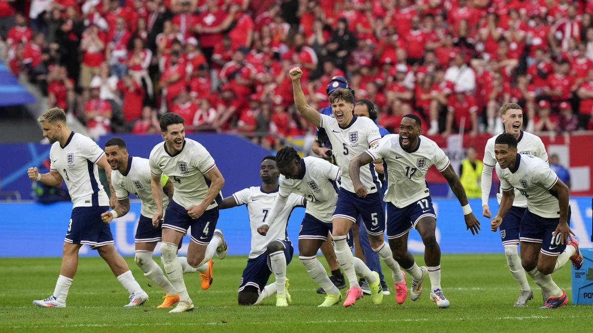 So jubelten die Engländer nach dem Sieg im Elfmeterschießen über die Schweiz 