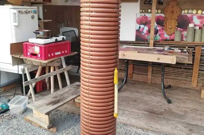 Für Stabilität sorgt ein PVC-Rohr mit 30 Zentimeter Durchmesser