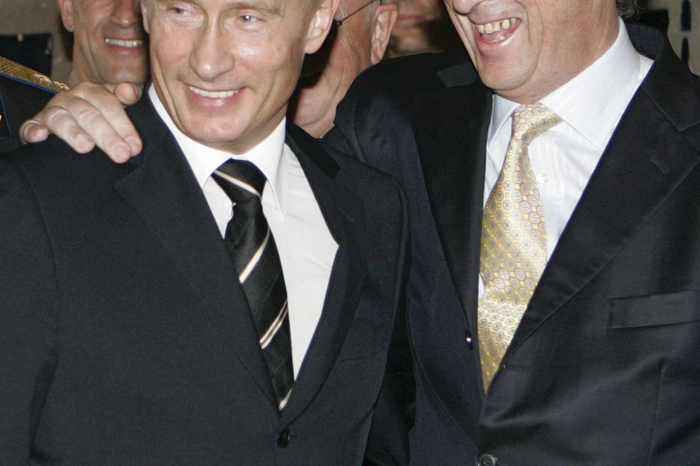 "Ich sage Putin immer, um ihn zu beruhigen: Warum hat Luxemburg Russland noch nicht angegriffen? Wir haben keinen Platz, um die Gefangenen unterzukriegen." Immer ein Scherz auf den Lippen