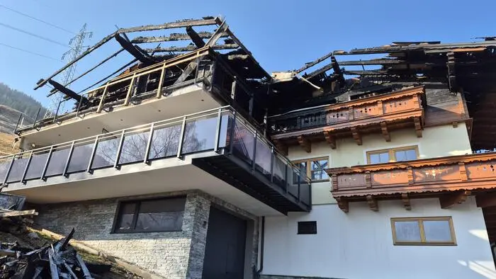 Wie hoch der große Schaden ist, den das Feuer angerichtet hat, war am Donnerstag noch unklar