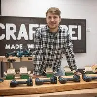 Lorenz Neubauer in seiner neuen Crafterei in der Schörgelgasse 27 in Graz