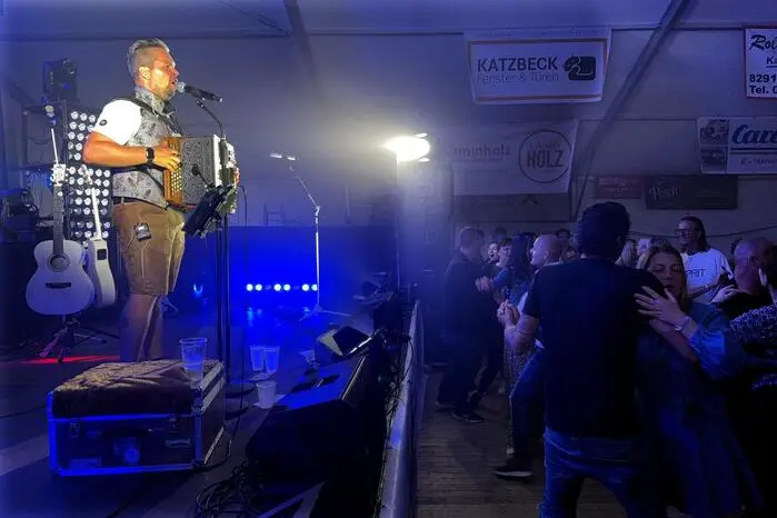 Highlights des Dreitagefestes waren die Gastauftritte von Markus Krois, Nordwand, Thierseer, Dorfmusik und natürlich der Musikverein Burgau beim sonntägigen Frühschoppen.