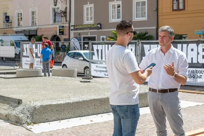 Landschaftsplaner Andreas Winkler im Gespräch mit Redakteur Dorian Wiedergut, bevor es grün wird