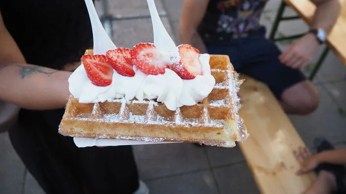 Von Belgischen Waffeln in den verschiedensten Variationen bis hin zu klassischen indischen Gerichten oder Köstlichkeiten aus Mexico, all das lässt sich beim Street Food Festival in Weiz in der Europa-Allee verkosten.