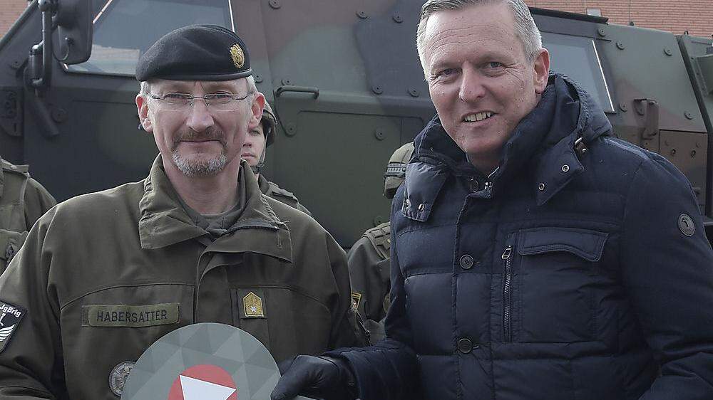 Brigadier Christian Habersatter mit Verteidigungsminister Mario Kunasek