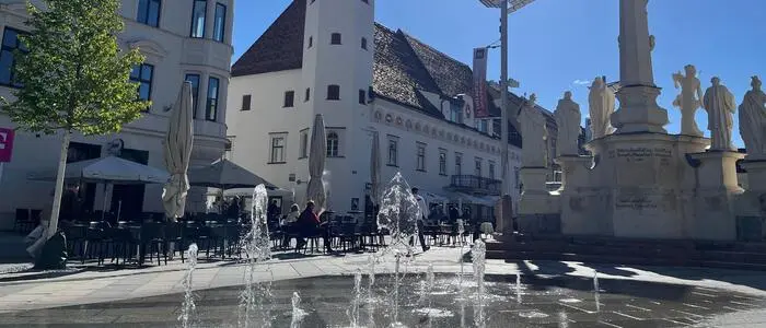 Das Wasserspiel ist ein neues zentrales Element des Leobener Hauptplatzes