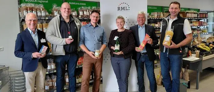 Unter der Leitung von Siegfried Nerath diskutierten unter anderem Bernd Fischer (Dorfgenossenschaft Ums Egg), Stefan Spindler (Fachteam Ortskernentwicklung, Land Steiermark), RML-Chefin Eva Stiermayr, Weißenbachs Altbürgermeister und Genossenschaftsmitglied Rudi Pollhamer und Peter Kettner, Obmann der Bauernkammer Liezen