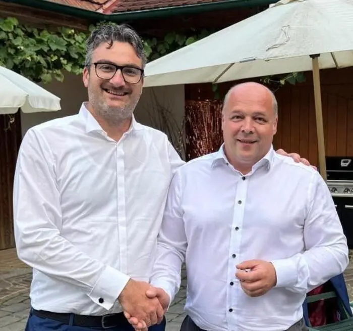 Thomas Tatschl übergab das Präsidentenamt an Reinhold Gollenz (v.l.)