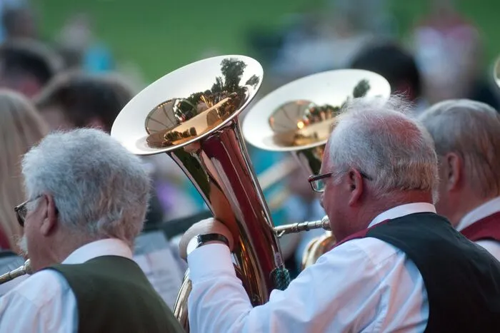 ... Dabei hatte der Radetzkymarsch von Johann Strauß Vater von der Marktmusik Hausmannstätten und der Blasmusik St. Josef genauso Platz wie ...