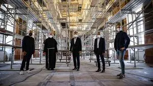 Baustellenbesichtigung: Architekt Gerhard Wallner, Pater Petru Farcas, Bürgermeister Siegfried Nagl, Kuratoriumsvorsitzender Hans Sünkel und Architekt Roland Heindl