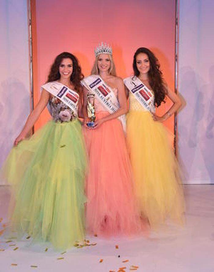 3. Miss Earth Austria Kimberly Budinsky, Miss Austria 2016 Dragana Stankovic, Miss Universe Austria 2016 Dajana Dzinic