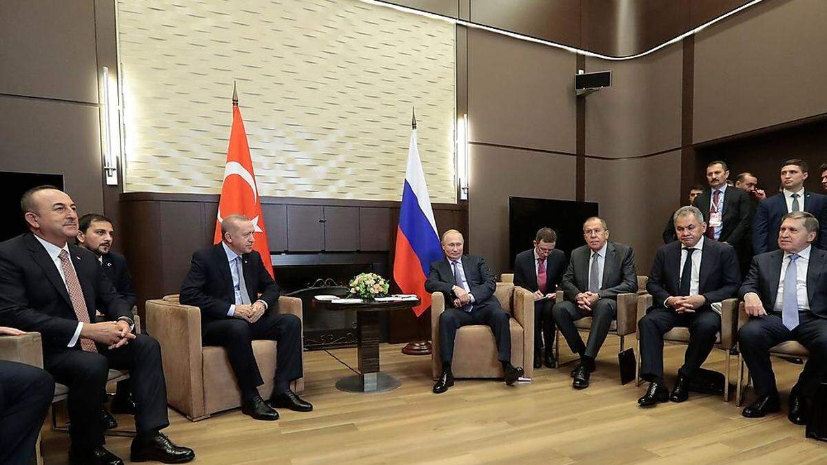 Knapp zwei Wochen nach dem Einmarsch türkischer Truppen in Syrien empfing der russische Präsident Wladimir Putin seinen Amtskollegen Recep Tayyip Erdogan zu Gesprächen