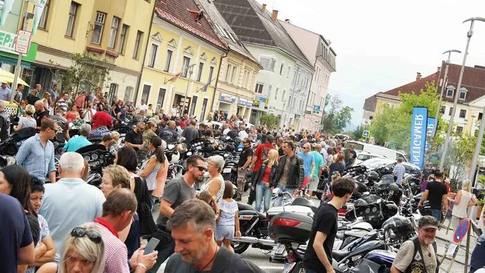 Über 200 Harley-Fahrer brummen jährlich mit ihren Maschinen durch Österreich und sammeln Spenden für muskelerkrankte Kinder. Heuer wurde erstmalig ein Zwischenstopp am Hauptplatz in Völkermarkt gemacht.