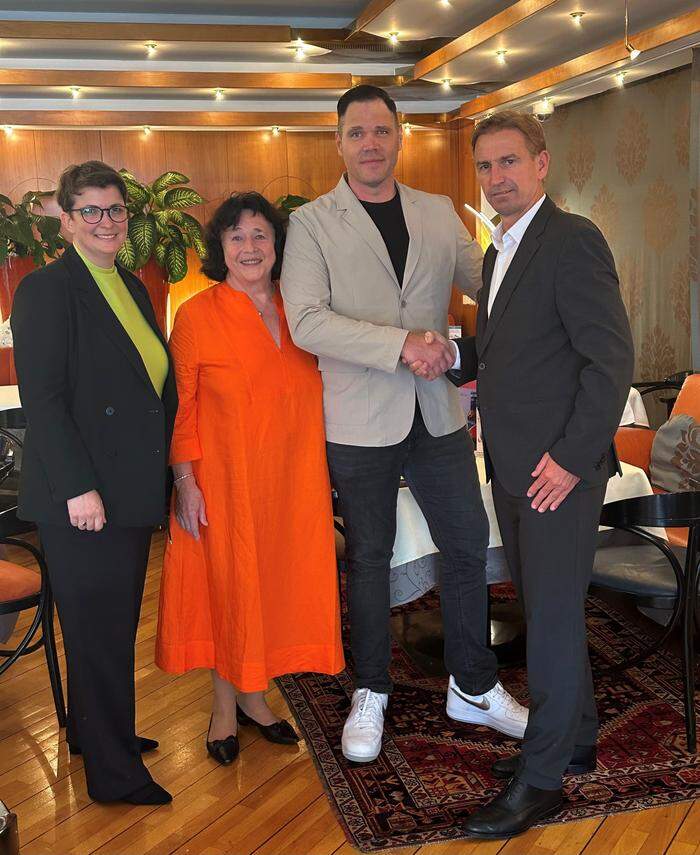 Casinodirektorin Marion Roseneder mit Julischka und Manuel Politzky sowie Thomas Lichtblau, Geschäftsführer von Cuisino.