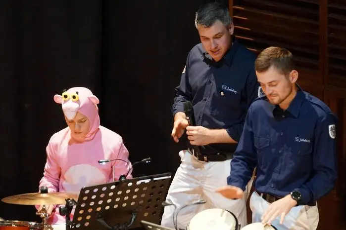 Vom steirischen Blasmusikverband in Bronze ausgezeichnet wurde Hannes Ströbel. Das Ehrenzeichen für 15 Jahre in Silber erhielten Stefan Sueng und Matthias Kocsil. 