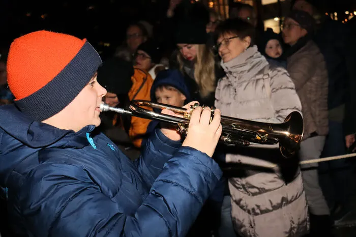 Mit dem Kindertheater "Elliot der Weihnachtself", Keksen, Glühwein, Punsch, Glühwein und kulinarischen Schmankerln fand das beliebte Lichterfest einen gemütlichen Ausklang.