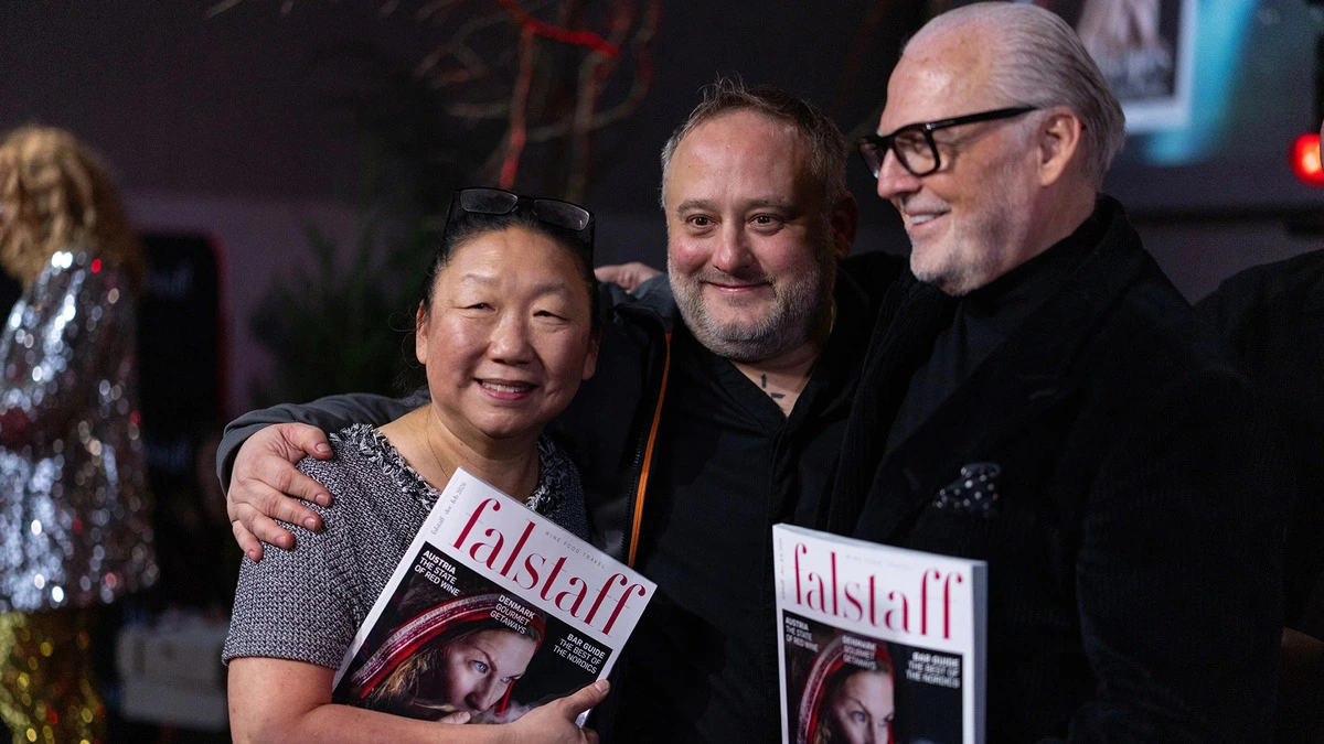 Falstaff-Herausgeber Wolfgang Rosam mit Nordics-Chefredakteurin Tove Oskarsson und 2-Sternekoch Matthias Diether.
