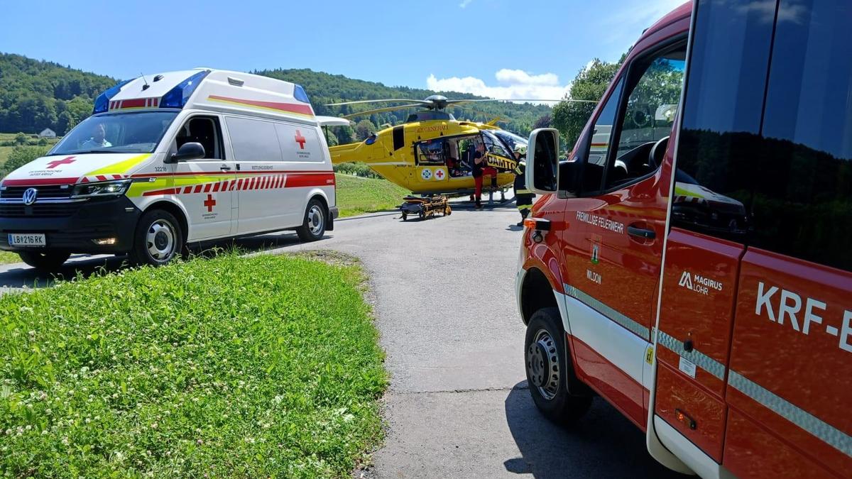Die Frau wurde mit dem Rettungshubschrauber ins UKH Graz gebracht