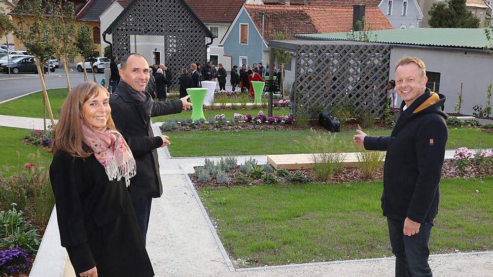 Das Architekten-Ehepaar Alexandra Stingl-Enge und Winfried Enge mit Trofaiachs Bürgermeister Mario Abl