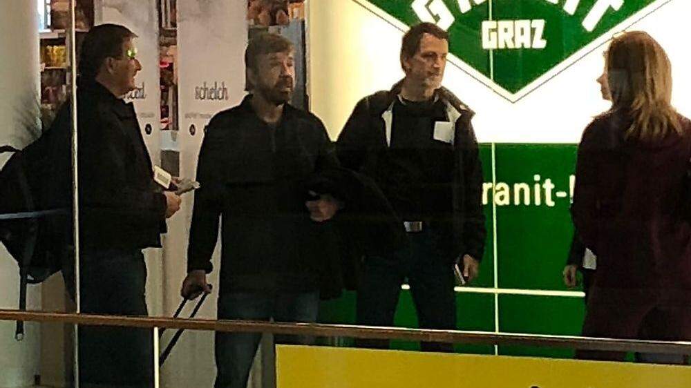 Chuck Norris am Flughafen Graz