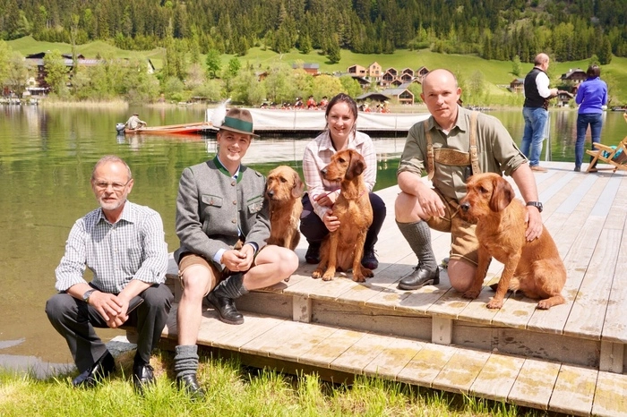Josef Schwarzenbacher, der am Weißensee die Generalversammlung des Österreichischen Brackenvereins organisierte, Josef Schwarzenbacher junior, Saskia Rosenkranz und Hanno Schüttmeier.