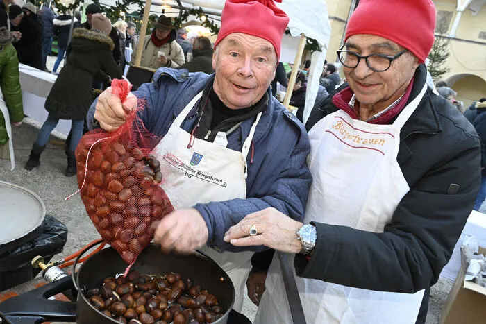 Kastanienbraten ist Männersache, auch bei den Millstätter Bürgerfrauen.