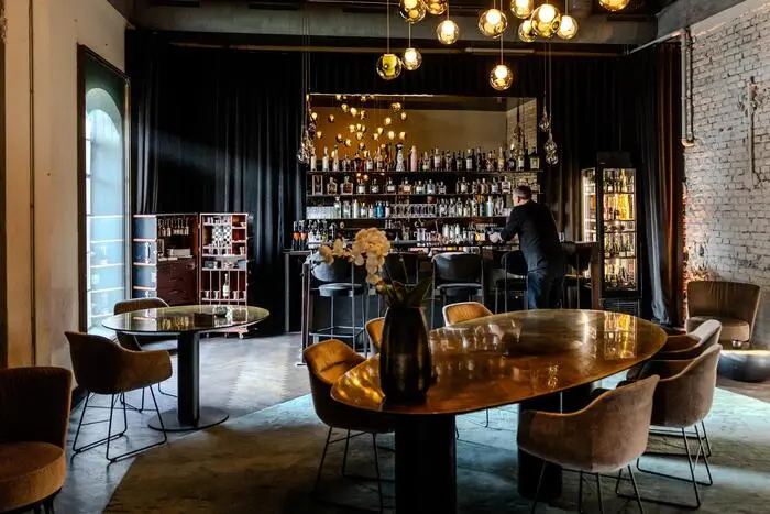  Im Salzburger Gusswerk, in dem sich auch sein Restaurant befindet, hat Andreas Senn nun die neue SENNS.Bar eröffnet.