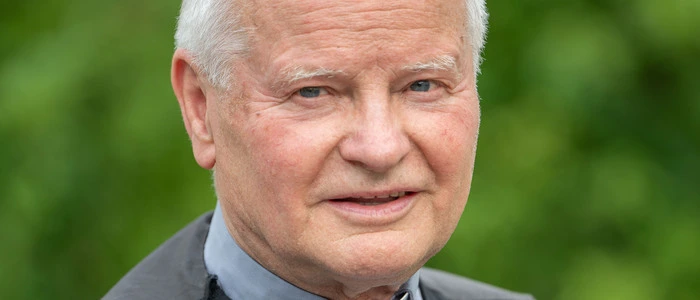 Janez Tratar, wurde in Anerkennung seines Engagements 2011 zum Bischöflichen Geistlichen Rat und 2023 zum Bischöflichen Konsistorialrat ernannt.