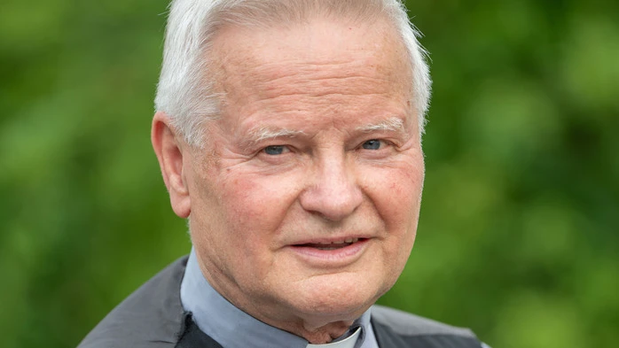 Janez Tratar, wurde in Anerkennung seines Engagements 2011 zum Bischöflichen Geistlichen Rat und 2023 zum Bischöflichen Konsistorialrat ernannt.