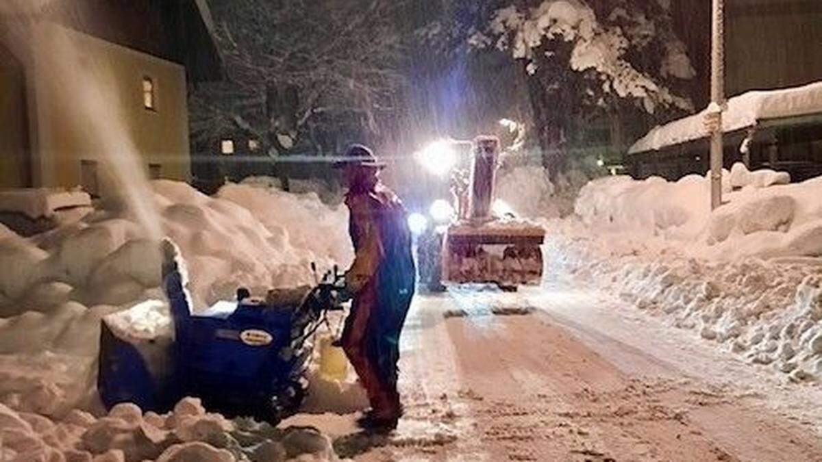 Schneemassen fielen in der Nacht in Lienz vom Himmel