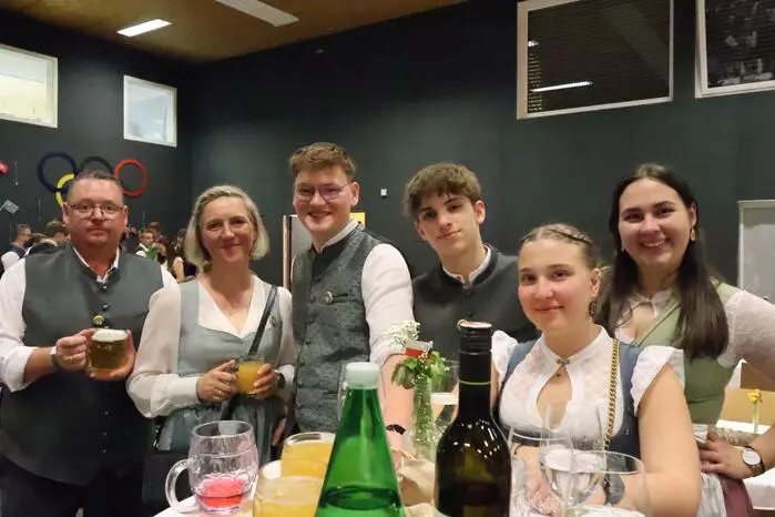 Zur Mitternachtseinlage betraten dann die Ruprechter Schuhplattler die Tanzfläche und gaben ihr Können zum Besten.