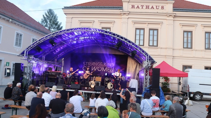 Die junge, prämierte Lavanttaler Band „Ghetto Labot“ stimmte das Publikum auf einen gelungenen Abend ein.