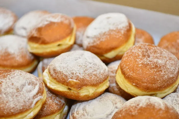 Und Hauptnahrungsmittel waren natürlich Krapfen.