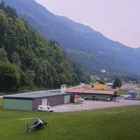 Gleich zwei Unternehmen buhlen am Flugplatz Lienz um Passagiere für kommerzielle Hubschrauberflüge in Osttirol