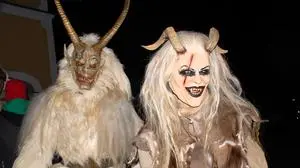 Perchten und Krampusse trieben sich in Pöllau bei Gleisdorf herum ... 