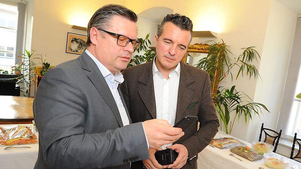 Christian Leyroutz (links) und Parteichef Gernot Darmann