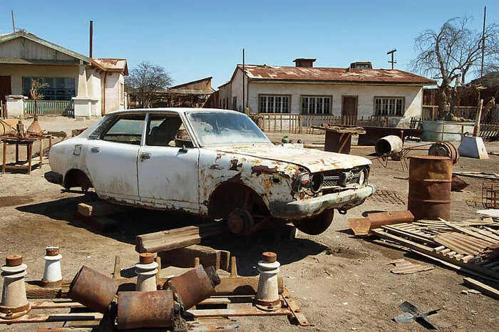 Humberstone &amp; Santa Laura. Zwei Werke zum Abbau von Salpeter brachten gegen Ende des 19. Jahrhunderts Leben in die unwirtliche Atacama-Wüste. Um die Minen von Humberstone und Santa Laura lebten in der Blütezeit rund 4000 Menschen. 1960 bzw. 1961 wurden die Werke in Chile  geschlossen, dem Verfall preisgegeben und 2005 zum Weltkulturerbe der Unesco erklärt.