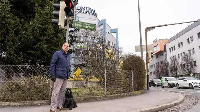 Christian Weniger und Lilly in der St. Peter Hauptstraße
