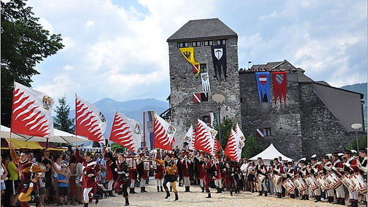 Am Samstag beginnt das Ritterfest auf der Burg Oberkapfenberg: Im Juli wird über mehr Geld für die Burg verhandelt