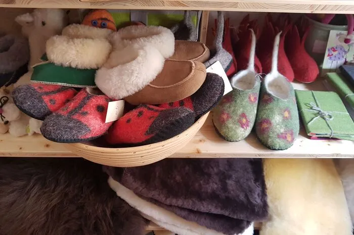 ... so etwa bunte Filzpatschen ...