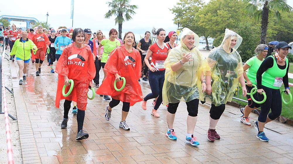 Auch der Regen konnte die Stimmung beim Raiffeisen-Frauenlauf nicht dämpfen