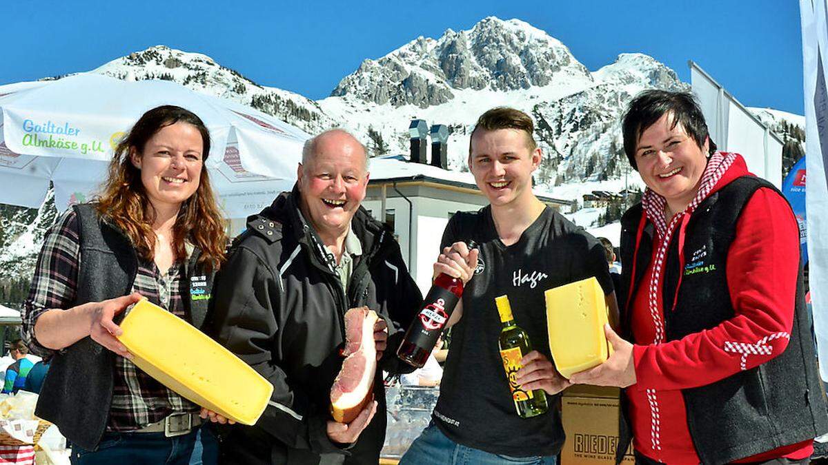 Elisabeth Buchacher, Christoph Wassertheurer, Winzer Manuel Ortner und Dorli Ertl bei „Sound & Wine“. Gailtaler Speck und Gailtaler Almkäse durften dabei nicht fehlen