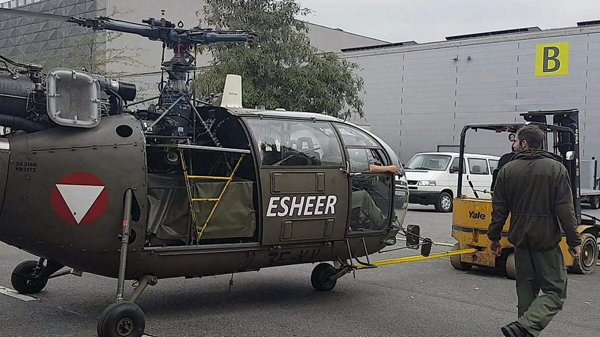 Am Montagvormittag wird der Hubschrauber zur Messe gebracht