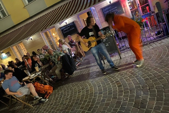 Wer noch mehr heimische Musik hören will: Die Konzertreihe am Benediktinermarkt geht noch bis Anfang Oktober weiter.