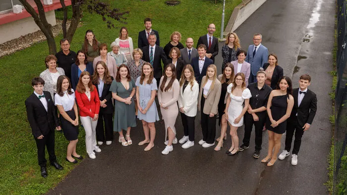 Es maturierten Fürntrath Hannah, Lafer Judith, Lampert Laura, Lueger Eva, Mild Chantal, Rehn Matthias, Schmidt Melanie, Schmoll Cheryl, Schützenhofer Sophie, Schwarz Magdalena, Trummer Patrick, Ulz Marlene, Wiltschnig Laura und Winter Viktoria. Klassenvorstand war Robert Ritter.