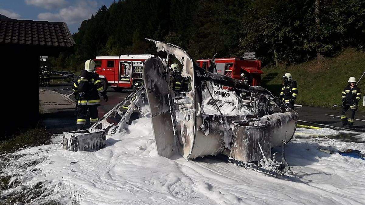 Der Wagen wurde völlig zerstört 